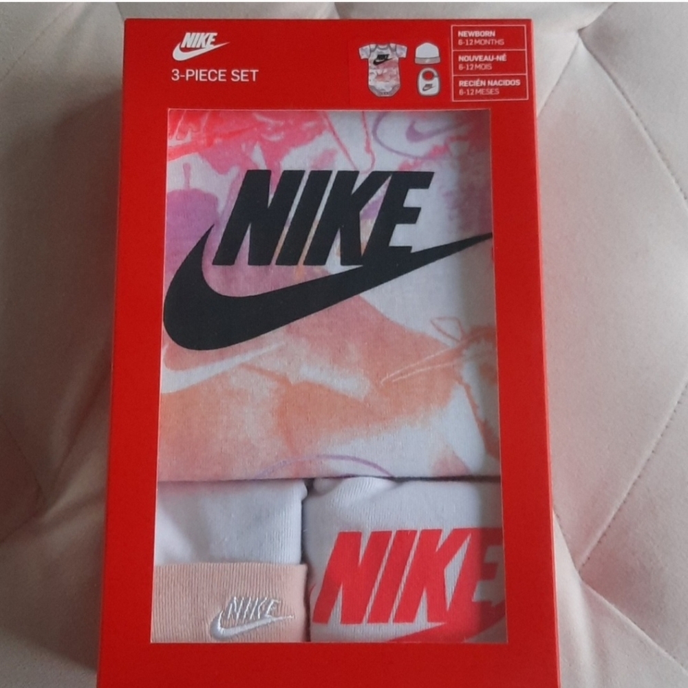 NIKE Baby Onesis Outfit set size 0-3 months